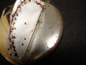 缶バッチの錆び