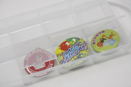 缶バッジを収納した写真（フタ付）